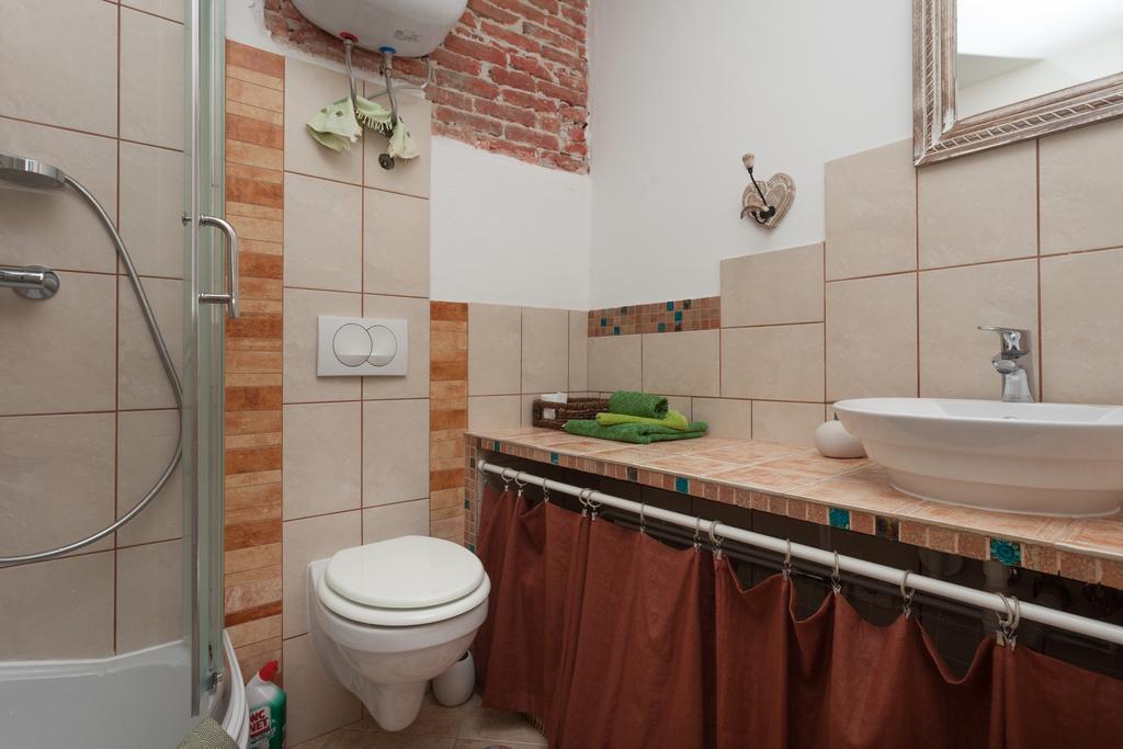 Studio With Garden In Ровин Екстериор снимка